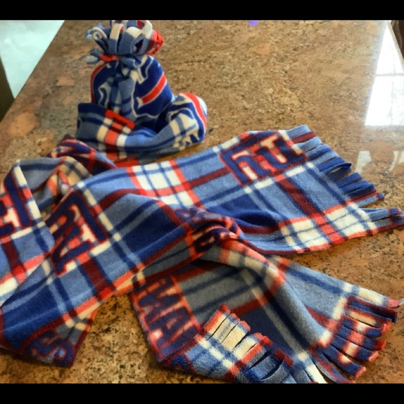 Other - NY Giants Fleece Hat and Scarf Set